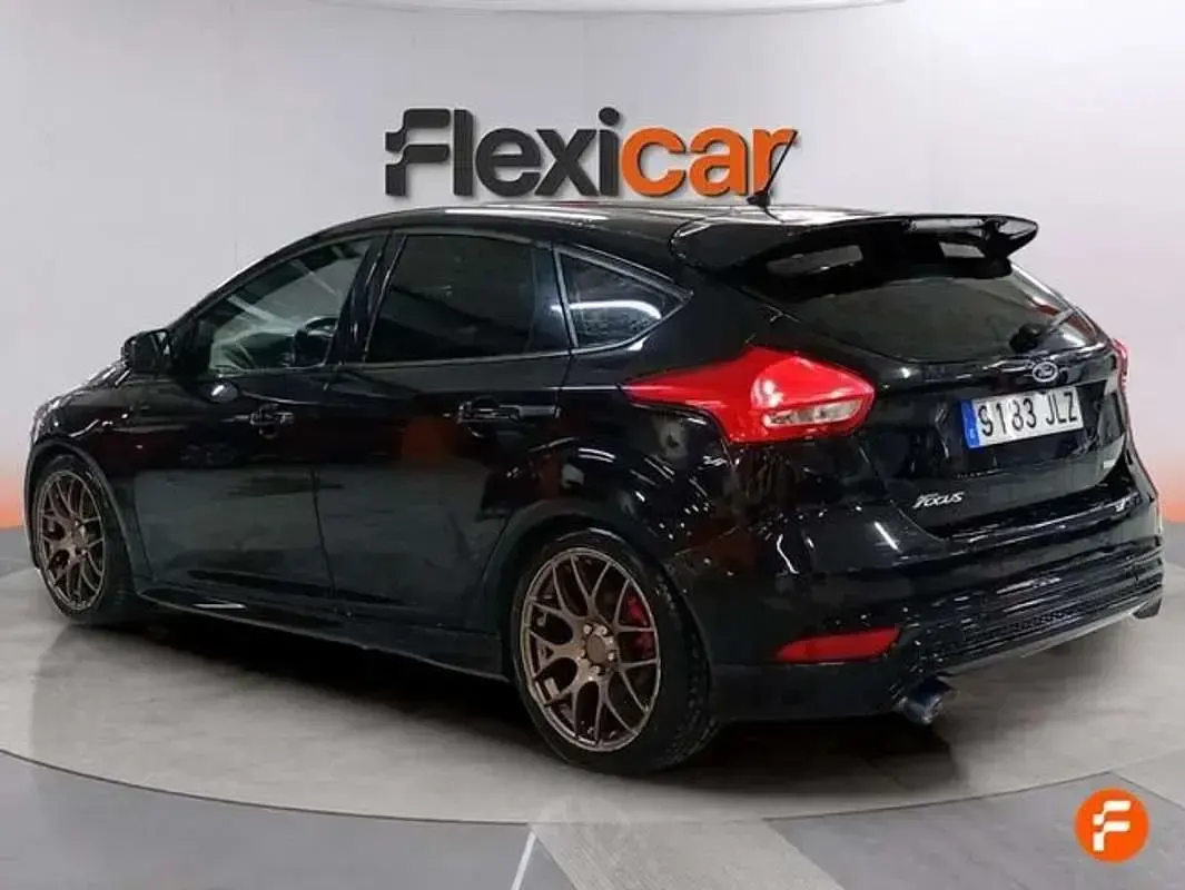 Käytetty Ford Focus ST-Line 125 HP (91 kW) 2016 Musta Viistoperä