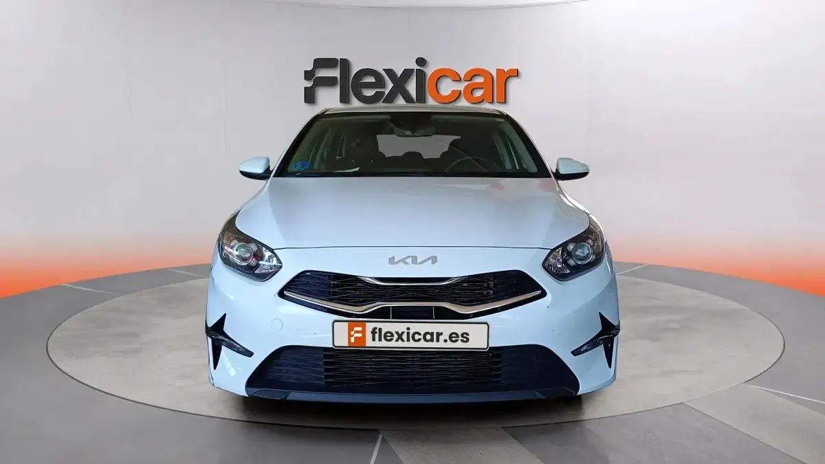 Usado Kia Ceed 136 CV (100 kW) 2023 Blanco Utilitario