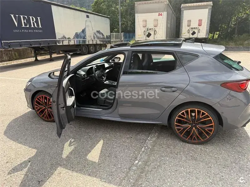 Usado Cupra Leon 245 CV (180 kW) 2021 Gris / plata Berlina