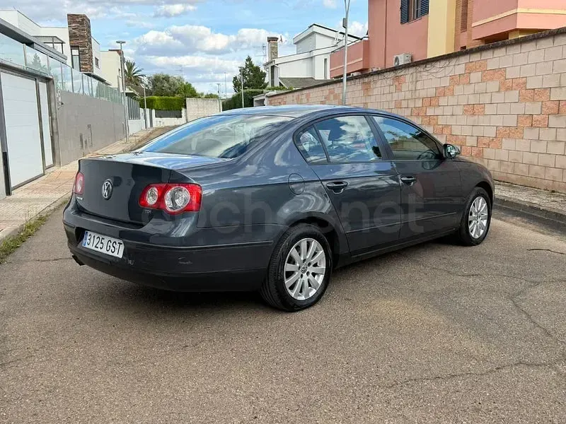 Usado VW Passat Edition 110 CV (80 kW) 2010 Gris / plata Berlina