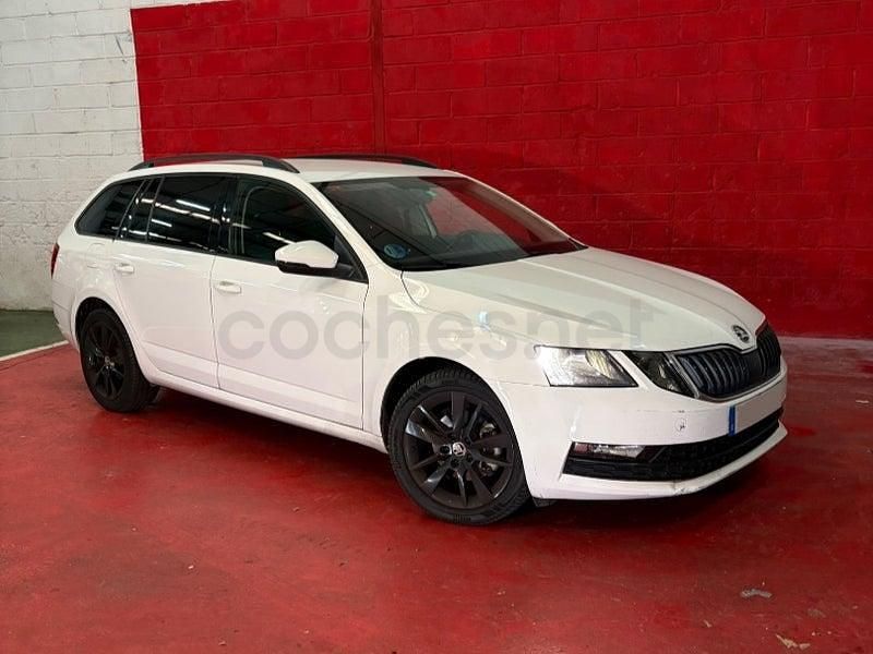 Usado Skoda Octavia 130 CV (95 kW) 2019 Blanco Familiar
