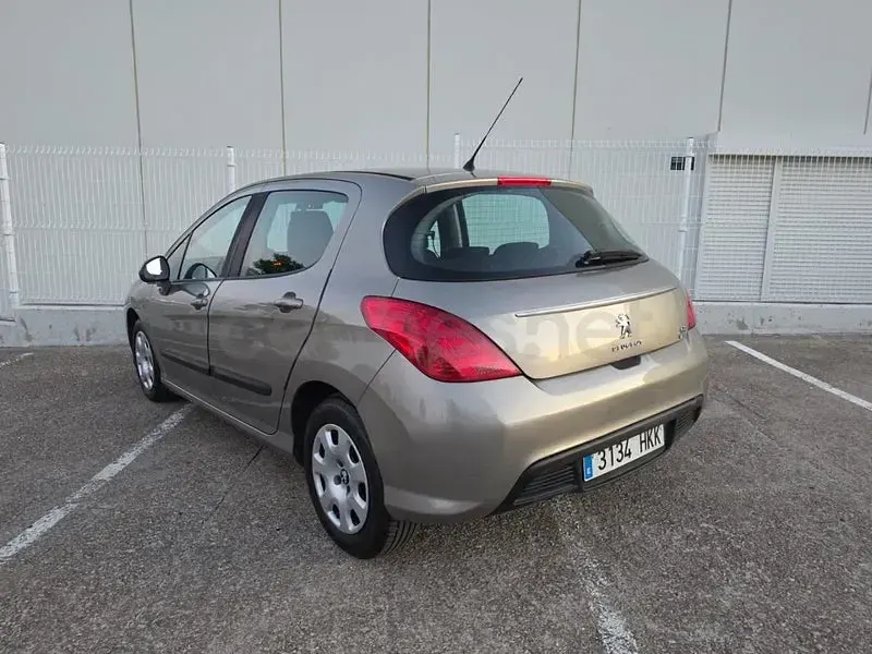 Usado Peugeot 308 Active 112 CV (82 kW) 2012 Beige Berlina