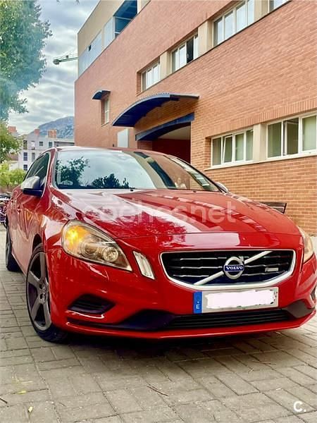 Usado Volvo V60 R-Design Momentum 136 CV (100 kW) 2012 Rojo Familiar