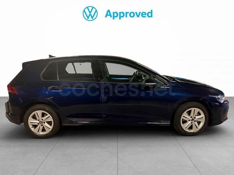 Usado VW Golf VIII Life 150 CV (110 kW) 2022 Azul Berlina