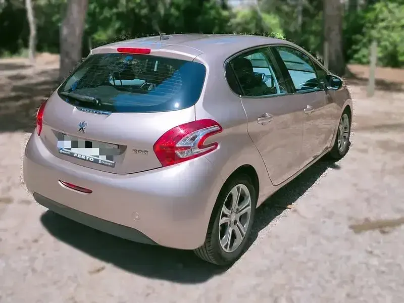 Usado Peugeot 208 Allure 120 CV (88 kW) 2013 Beige Utilitario