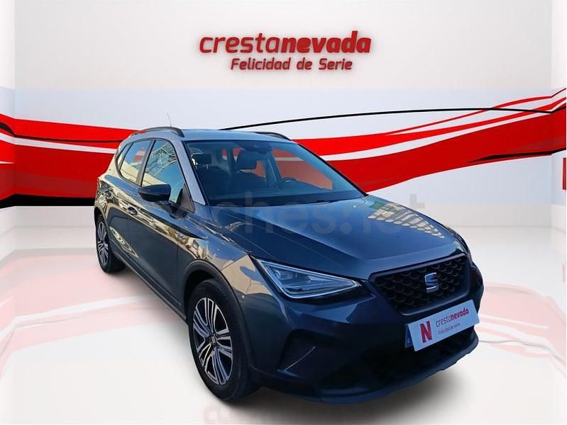 Usado Seat Arona Style 110 CV (80 kW) 2022 Gris / plata SUV
