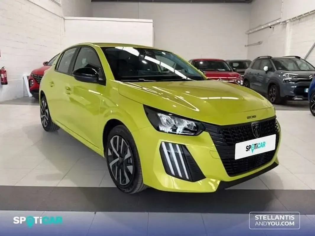Usado Peugeot 208 Style 110 CV (80 kW) 2025 Amarillo Utilitario