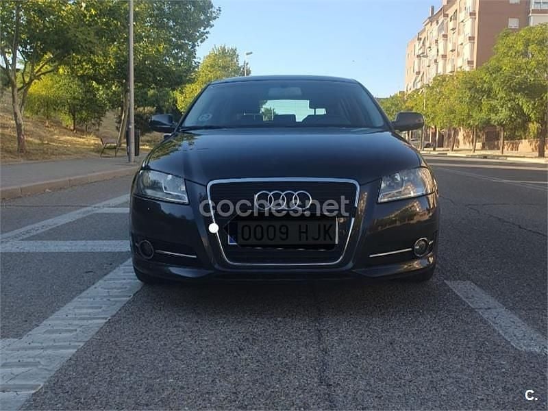 Negro Usado 2012 Audi A3 Attraction Berlina | 9500 € (Buen precio) - Imagen 1/4