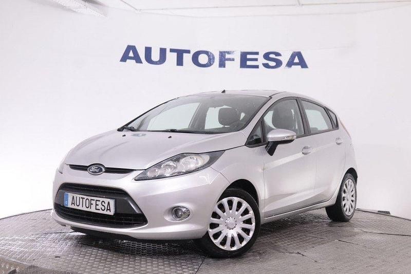 Plateado Usado 2012 Ford Fiesta Trend | 6650 € (Precio justo) - Imagen 1/4