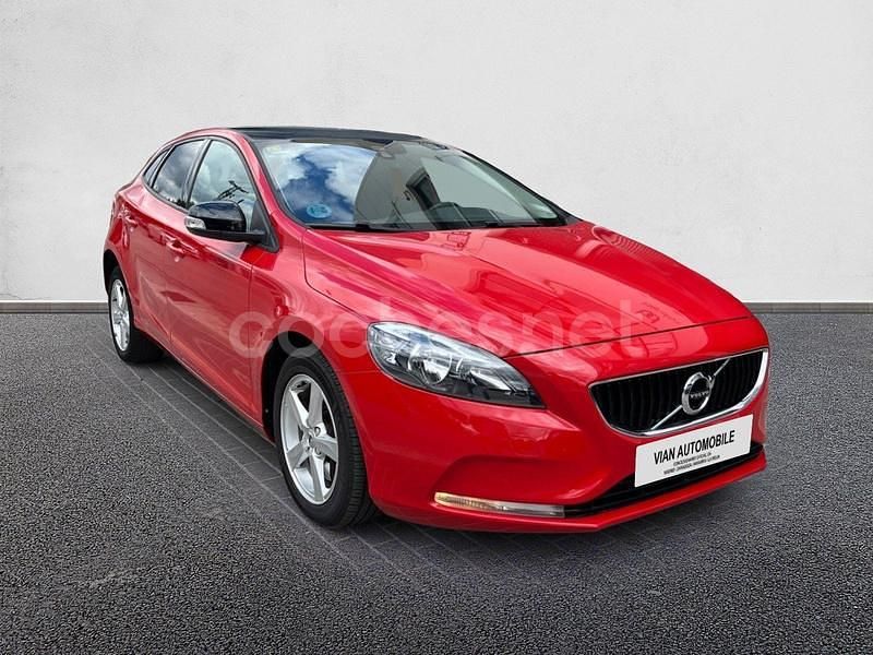 Usado Volvo V40 Momentum 120 CV (88 kW) 2017 Blanco Familiar