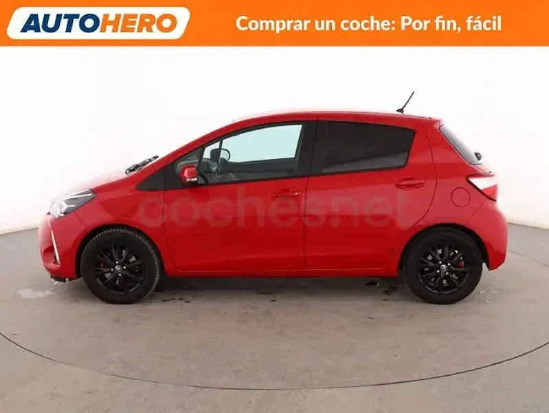 Usado Toyota Yaris Hybrid Active 100 CV (73 kW) 2018 Rojo Berlina