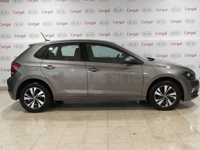 Usado VW Polo Advance 95 CV (69 kW) 2021 Gris Berlina