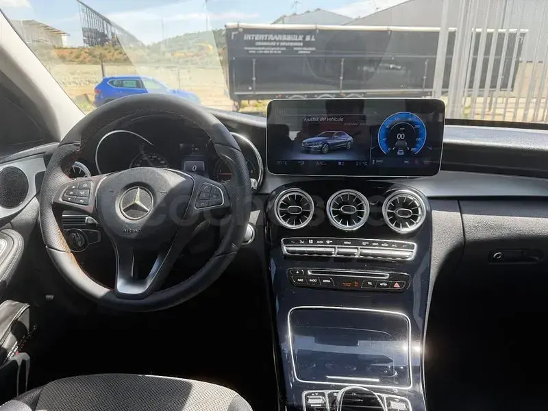 Usado Mercedes C200 136 CV (100 kW) 2017 Gris / plata Berlina