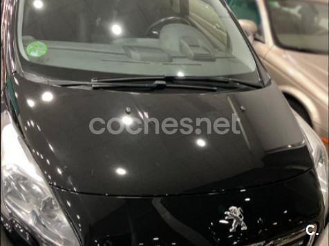 Usado Peugeot 3008 Allure 120 CV (88 kW) 2015 Negro Familiar