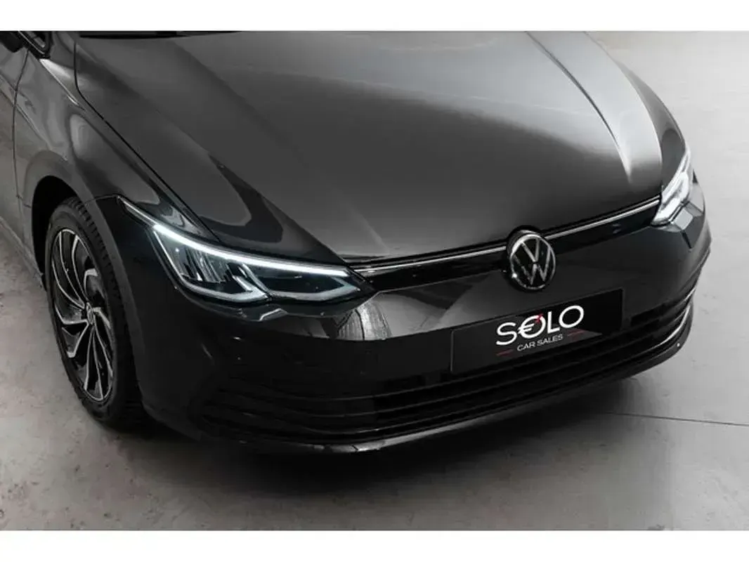 Usado VW Golf VIII Life 110 CV (80 kW) 2024 Gris Berlina