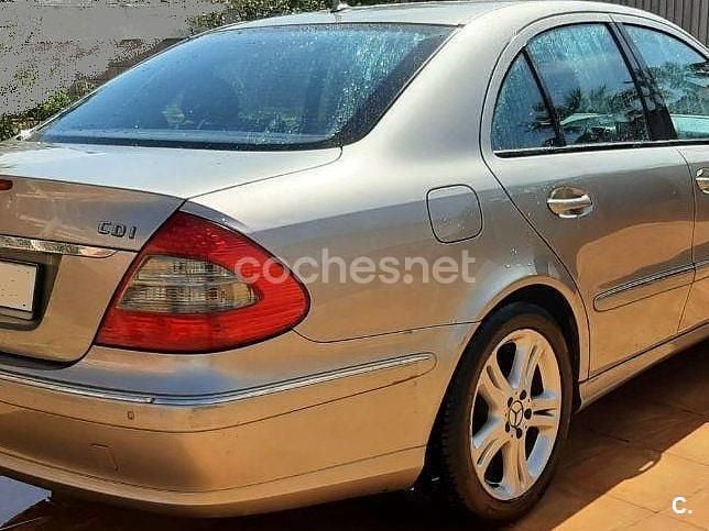 Usado Mercedes E280 Avantgarde 190 CV (139 kW) 2007 Gris / plata Berlina