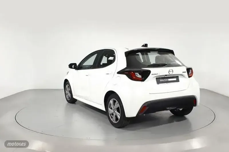 Nuevo Mazda 2 Exclusive-Line 116 CV (85 kW) 2026 Blanco Utilitario