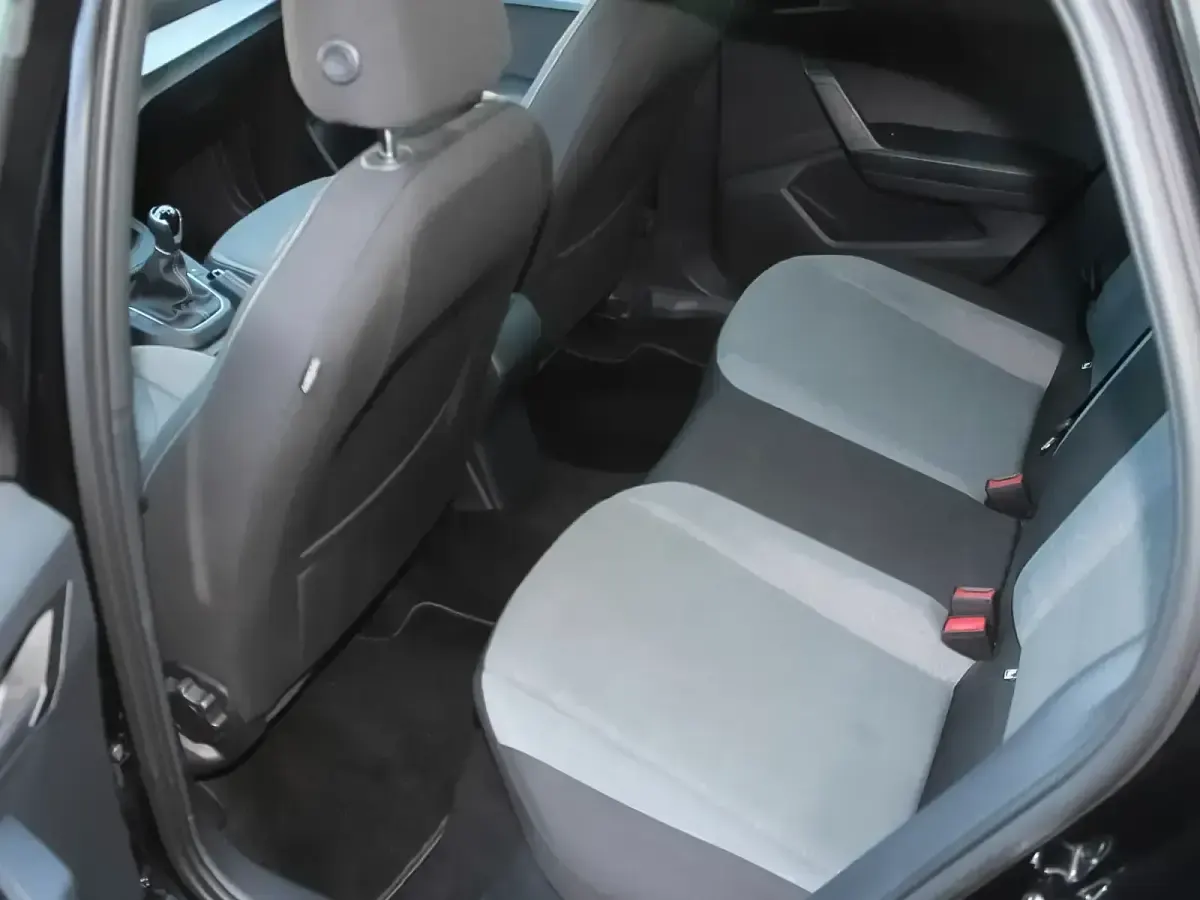 Usado Seat Ibiza Style Plus 80 CV (58 kW) 2025 Negro Utilitario