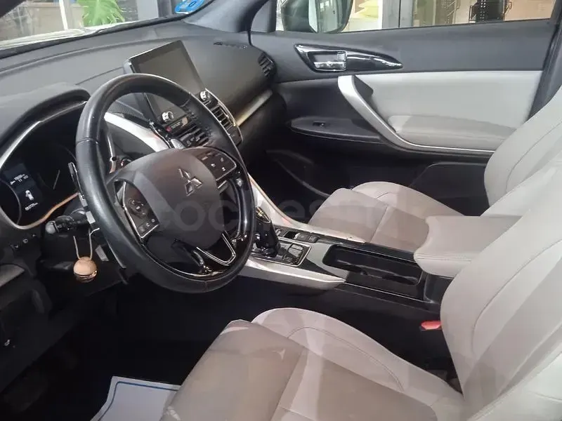 Usado Mitsubishi Eclipse Cross 188 CV (138 kW) 2022 Negro SUV