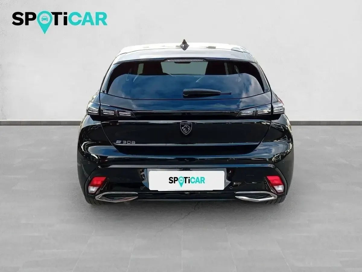 Usado Peugeot e-308 Allure 114 kW (156 CV) 2024 Negro Utilitario