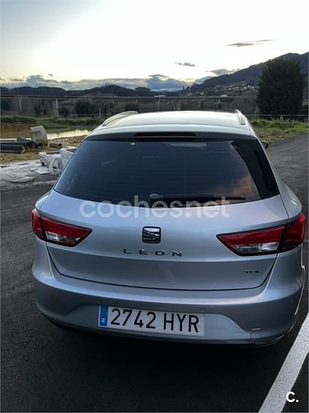 Usado Seat Leon ST Style 105 CV (77 kW) 2014 Gris / plata Familiar
