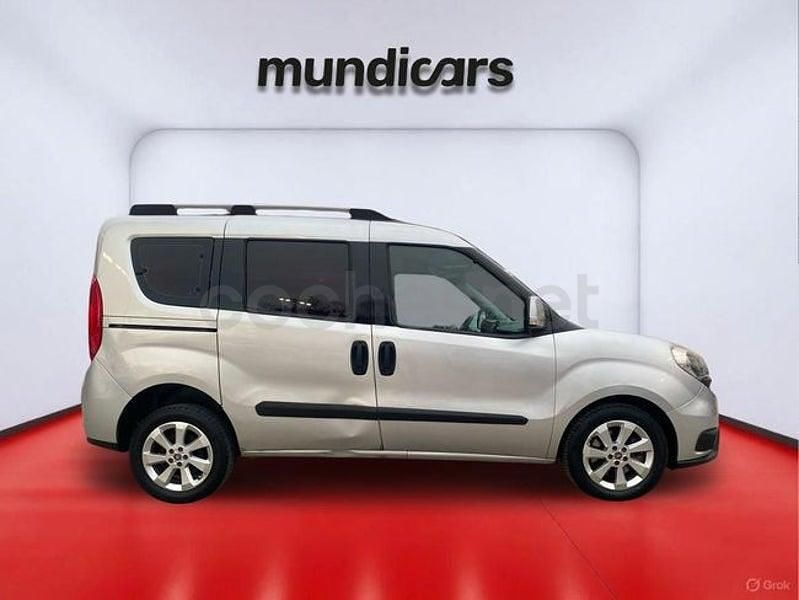Usado Fiat Doblò Lounge 120 CV (88 kW) 2016 Gris / plata Monovolumen