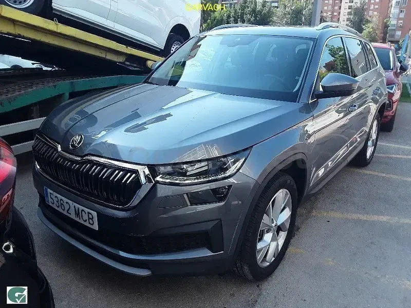 Usado Skoda Kodiaq Style 150 CV (110 kW) 2022 Gris / plata SUV