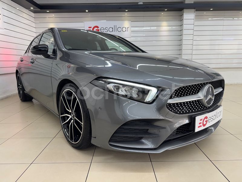 Gris / plata Usado 2019 Mercedes A180 Berlina | 23.995 € (Precio justo) - Imagen 1/4