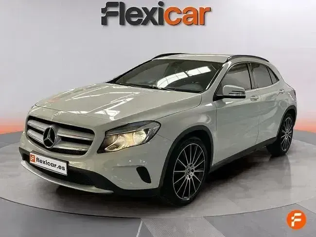 Usado Mercedes GLA180 109 CV (80 kW) 2016 Blanco SUV