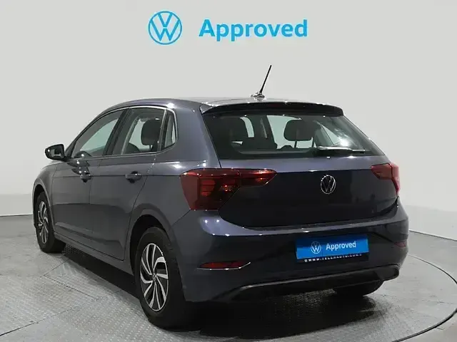 Usado VW Polo Life 110 CV (80 kW) 2022 Gris Utilitario