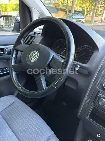 Usado VW Touran Trendline 100 CV (73 kW) 2005 Negro Monovolumen