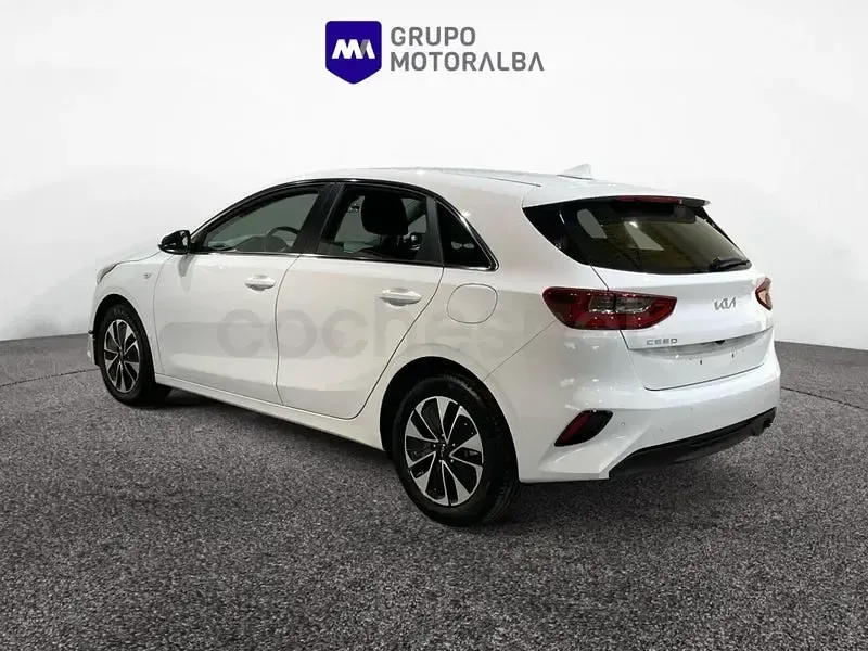 Usado Kia Ceed 100 CV (73 kW) 2024 Blanco Utilitario