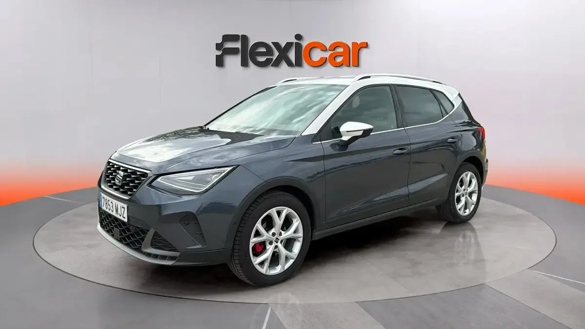 Usado Seat Arona FR 150 CV (110 kW) 2023 Gris SUV