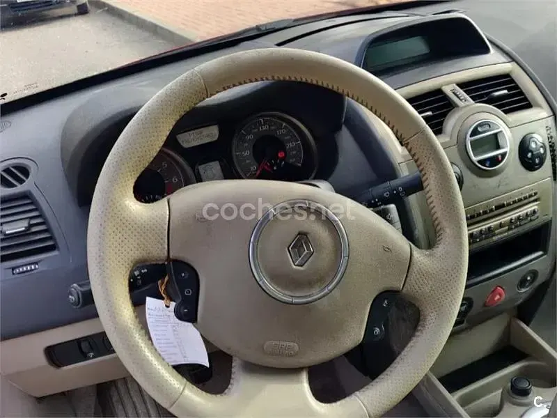 Usado Renault Mégane Expression 136 CV (100 kW) 2006 Rojo Berlina