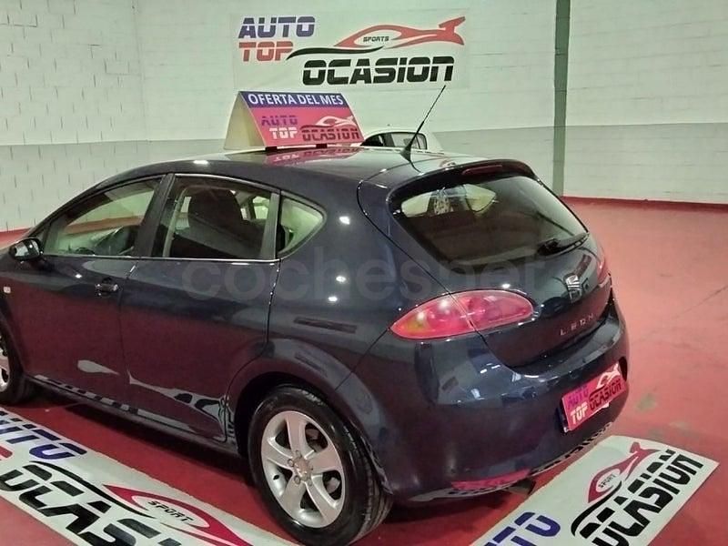 Usado Seat Leon Style 105 CV (77 kW) 2009 Gris / plata Utilitario