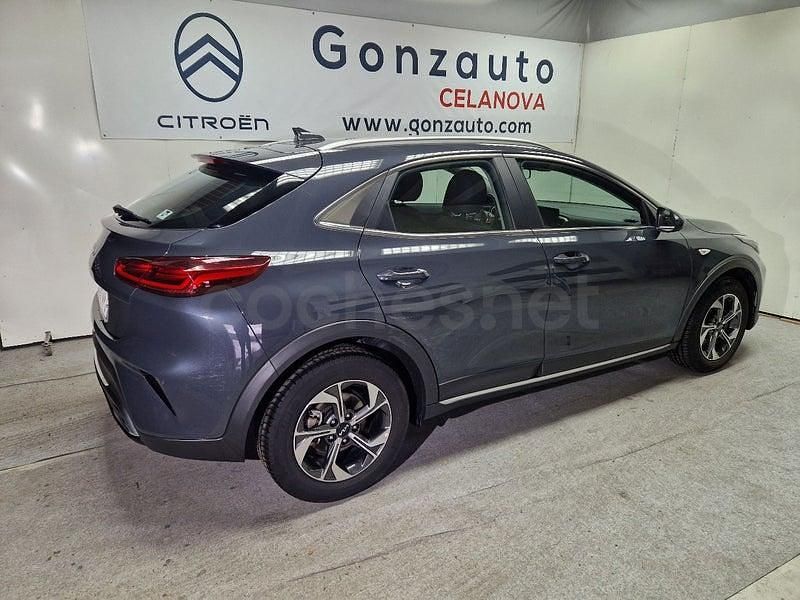 Usado Kia XCeed 100 CV (73 kW) 2024 Gris / plata SUV