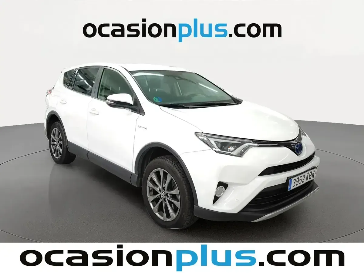 Używany Toyota RAV4 Advance 197 KM (144 kW) 2017 Biały SUV