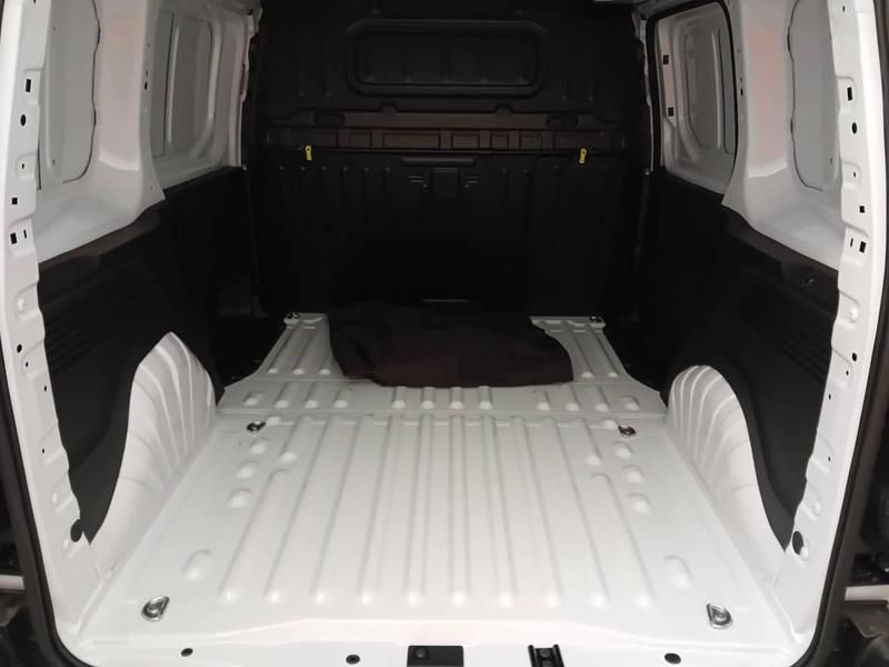 Usado Peugeot E-Partner 100 kW (136 CV) 2023 Blanco Monovolumen