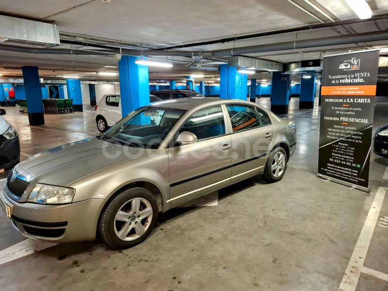 Beige Usado 2007 Skoda Superb Berlina | 4990 € - Imagen 1/4