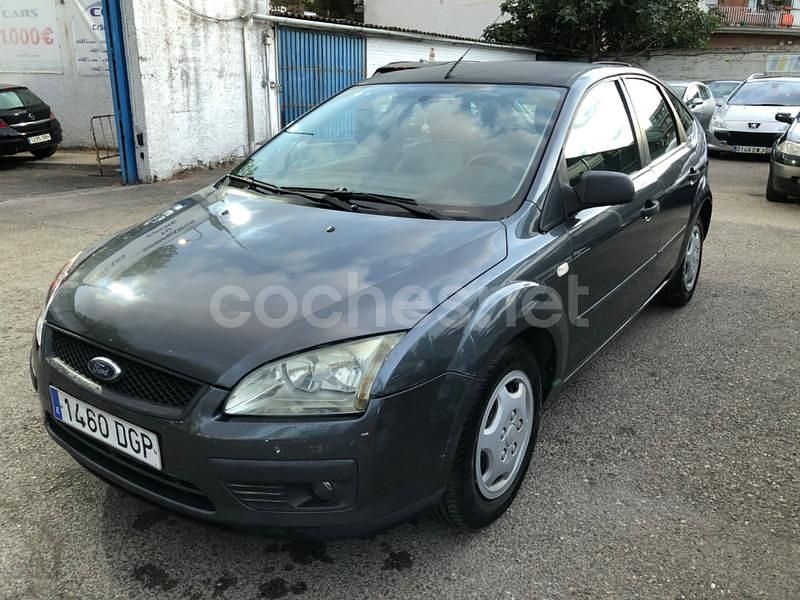 Negro Usado 2005 Ford Focus Trend Berlina | 2800 € (Precio justo) - Imagen 1/4