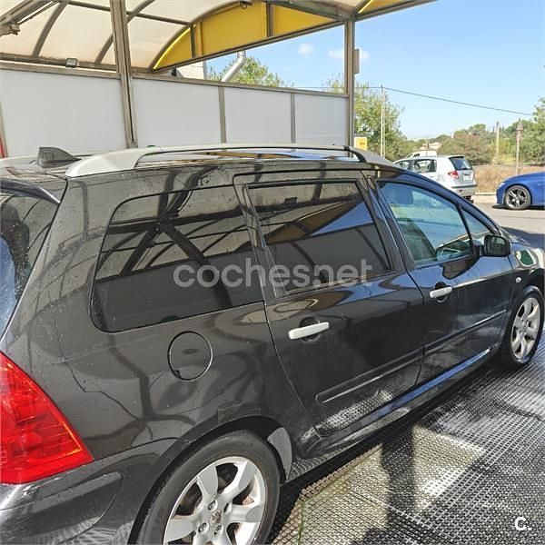 Usado Peugeot 307 110 CV (80 kW) 2007 Negro Familiar