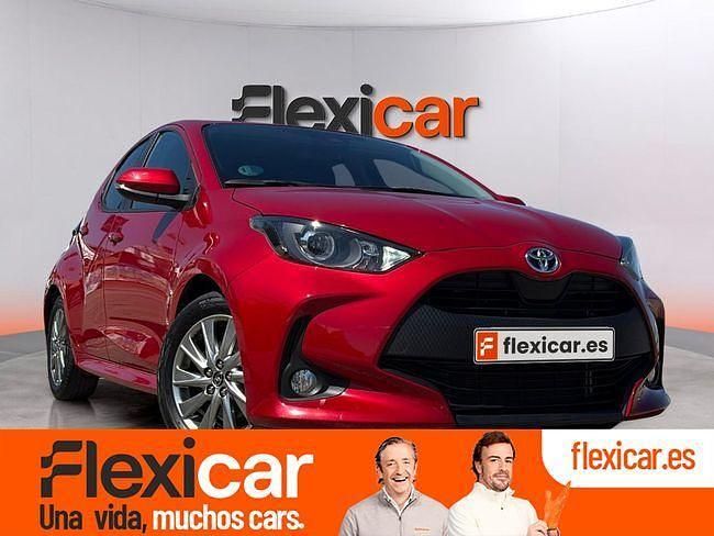 Usado Toyota Yaris Hybrid Business Edition 116 CV (85 kW) 2022 Rojo