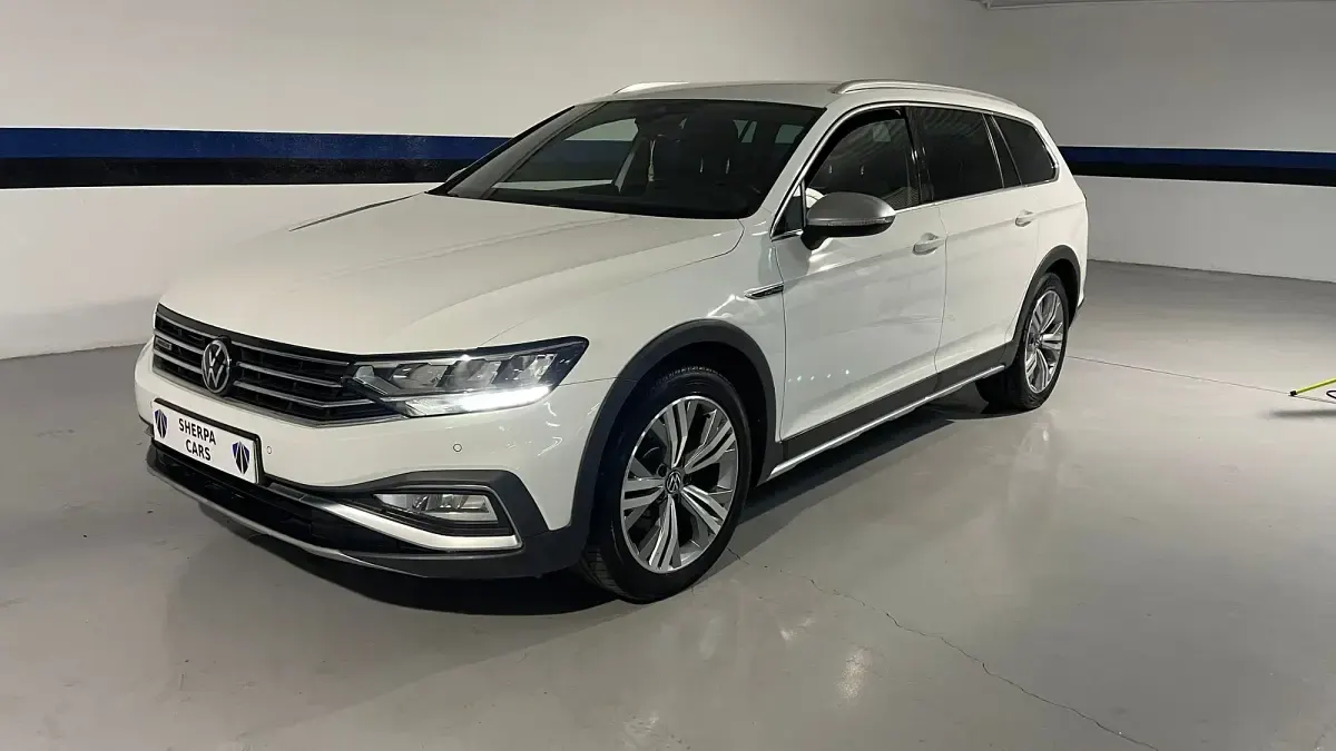 Usado VW Passat Alltrack 200 CV (147 kW) 2021 Blanco Familiar