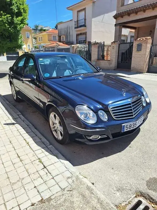 Usado Mercedes E280 Avantgarde 230 CV (169 kW) 2007 Azul Berlina