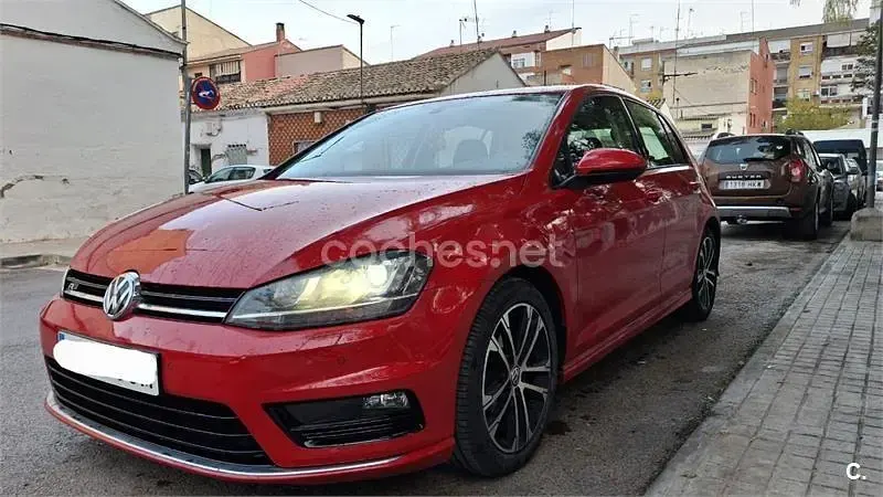 Usado VW Golf VII Sportline 110 CV (80 kW) 2018 Rojo Familiar