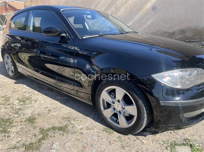 Usado BMW 116 122 CV (89 kW) 2009 Negro Utilitario