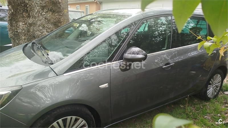 Usado Opel Zafira Tourer Selective 140 HP (102 kW) 2017 Cinzento Monovolume