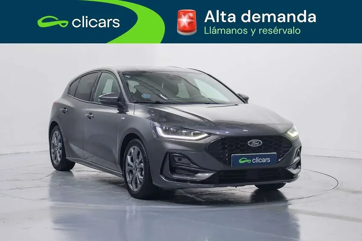 Usado Ford Focus ST-Line 155 CV (114 kW) 2023 Gris Utilitario
