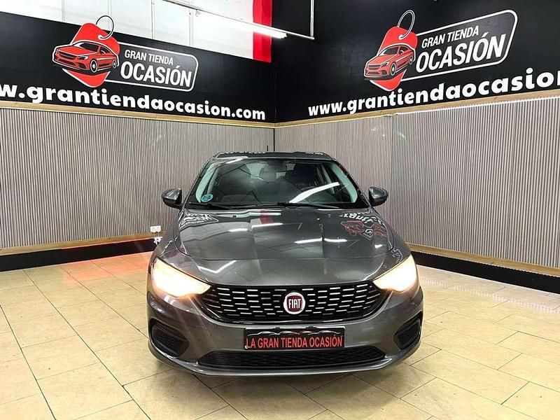 Usado Fiat Tipo Easy 120 CV (88 kW) 2017 Marrón Berlina