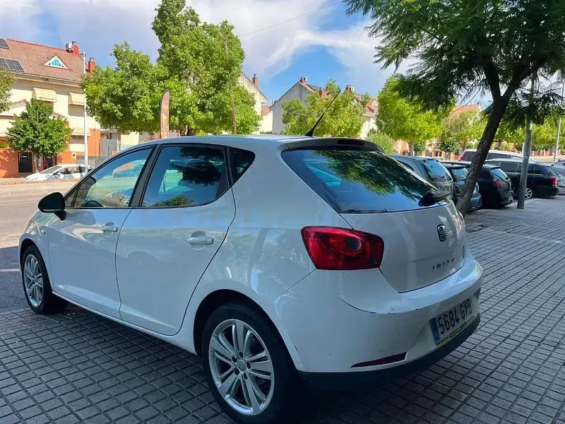 Usado Seat Ibiza Sport 105 CV (77 kW) 2010 Blanco Berlina